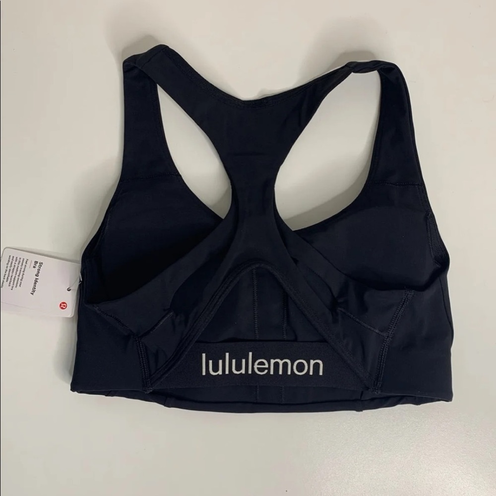 Lululemon sports bra size 4